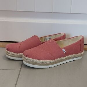 Toms pink platform espadrilles